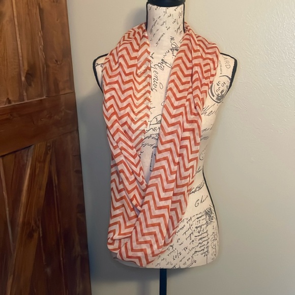 Chevron Pattern Infinity Scarf - Picture 1 of 4